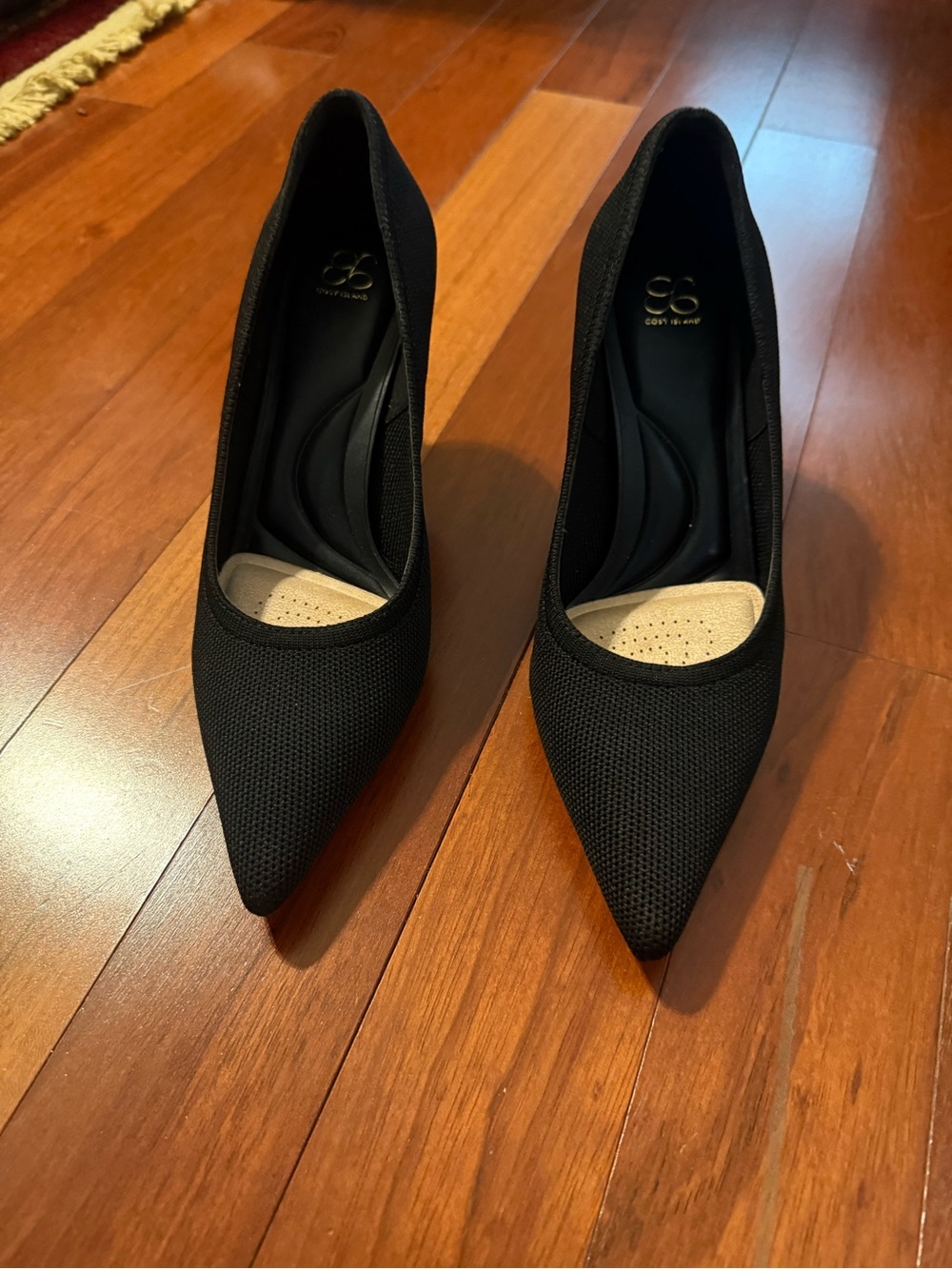 Black Pointed-Toe Women's Pumps